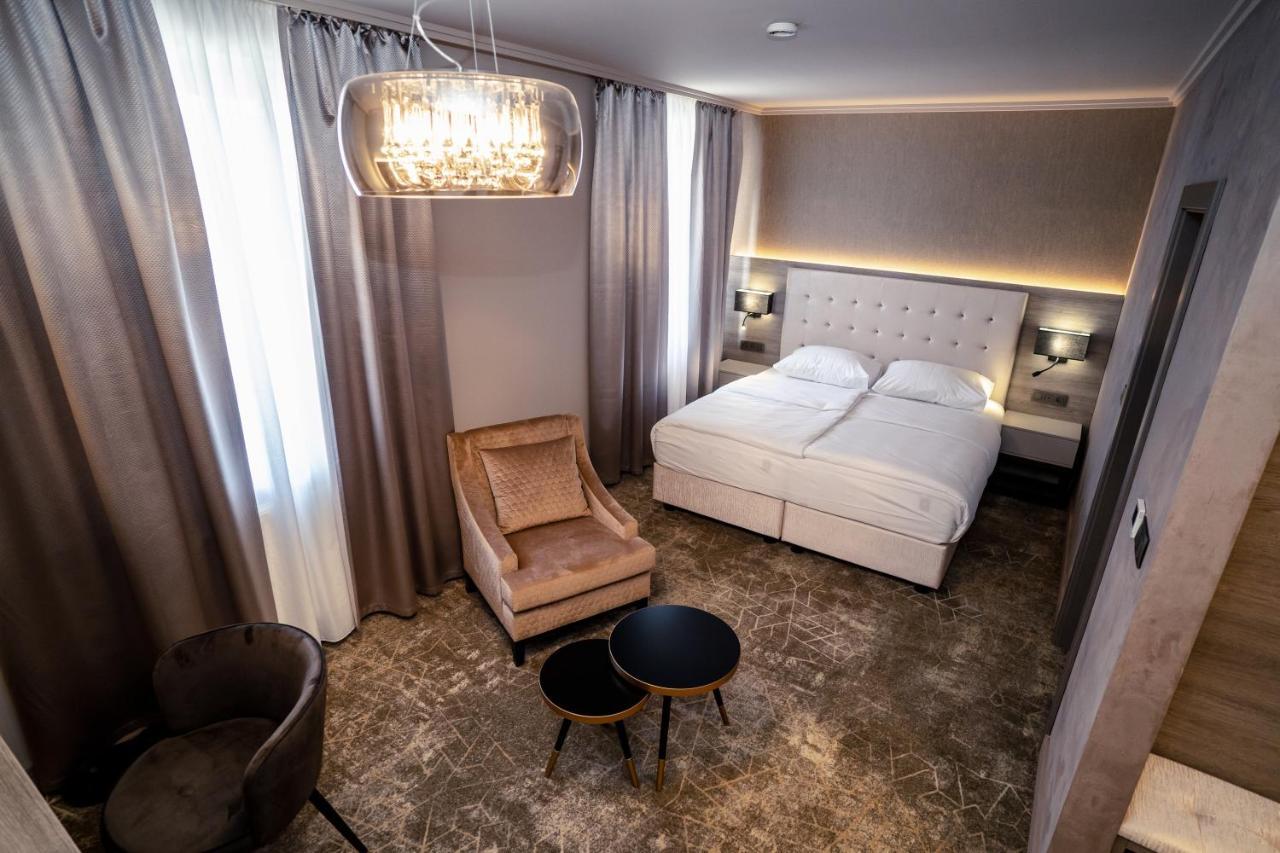 Hotel Europa Komárno Esterno foto