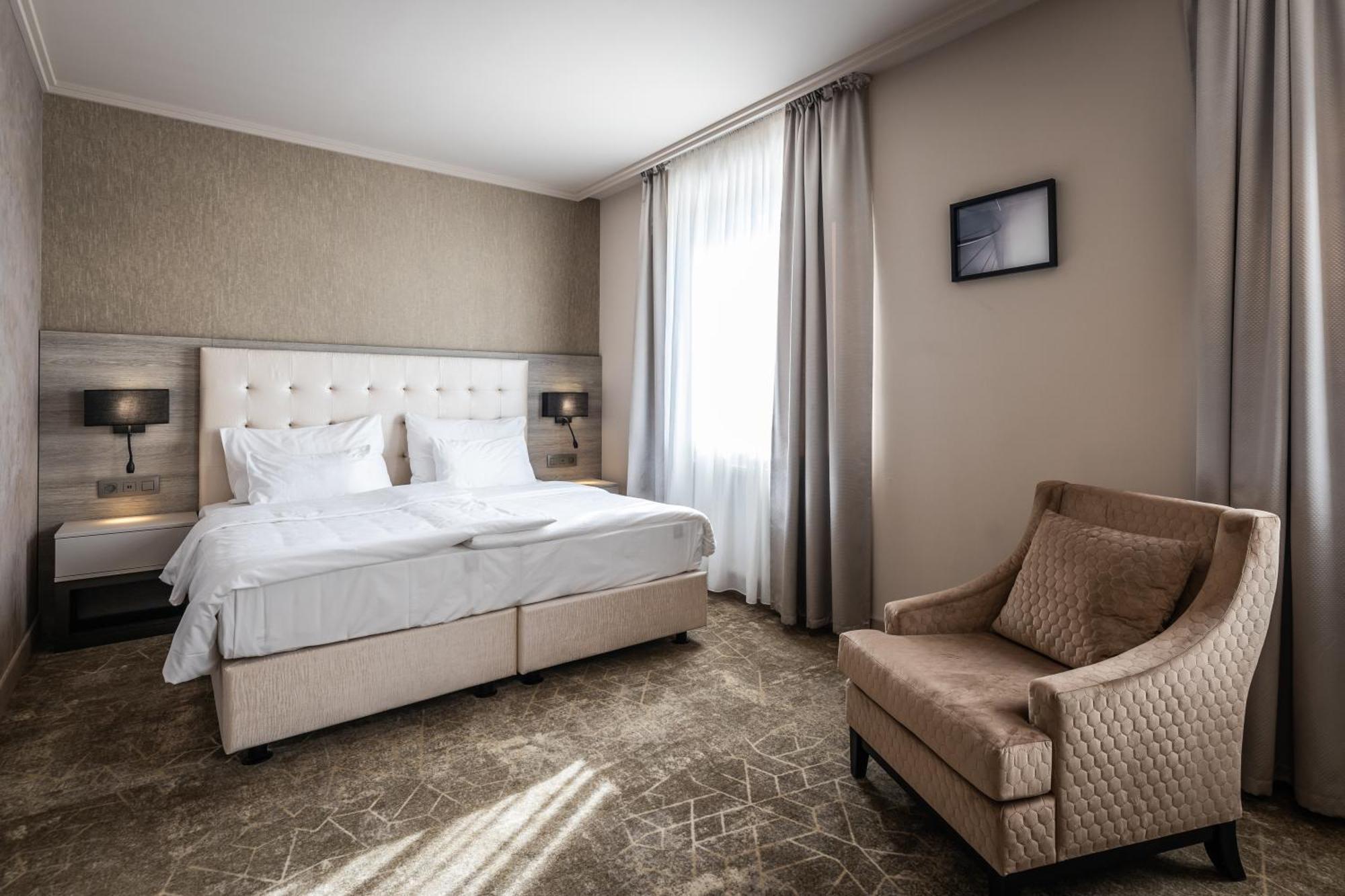 Hotel Europa Komárno Esterno foto