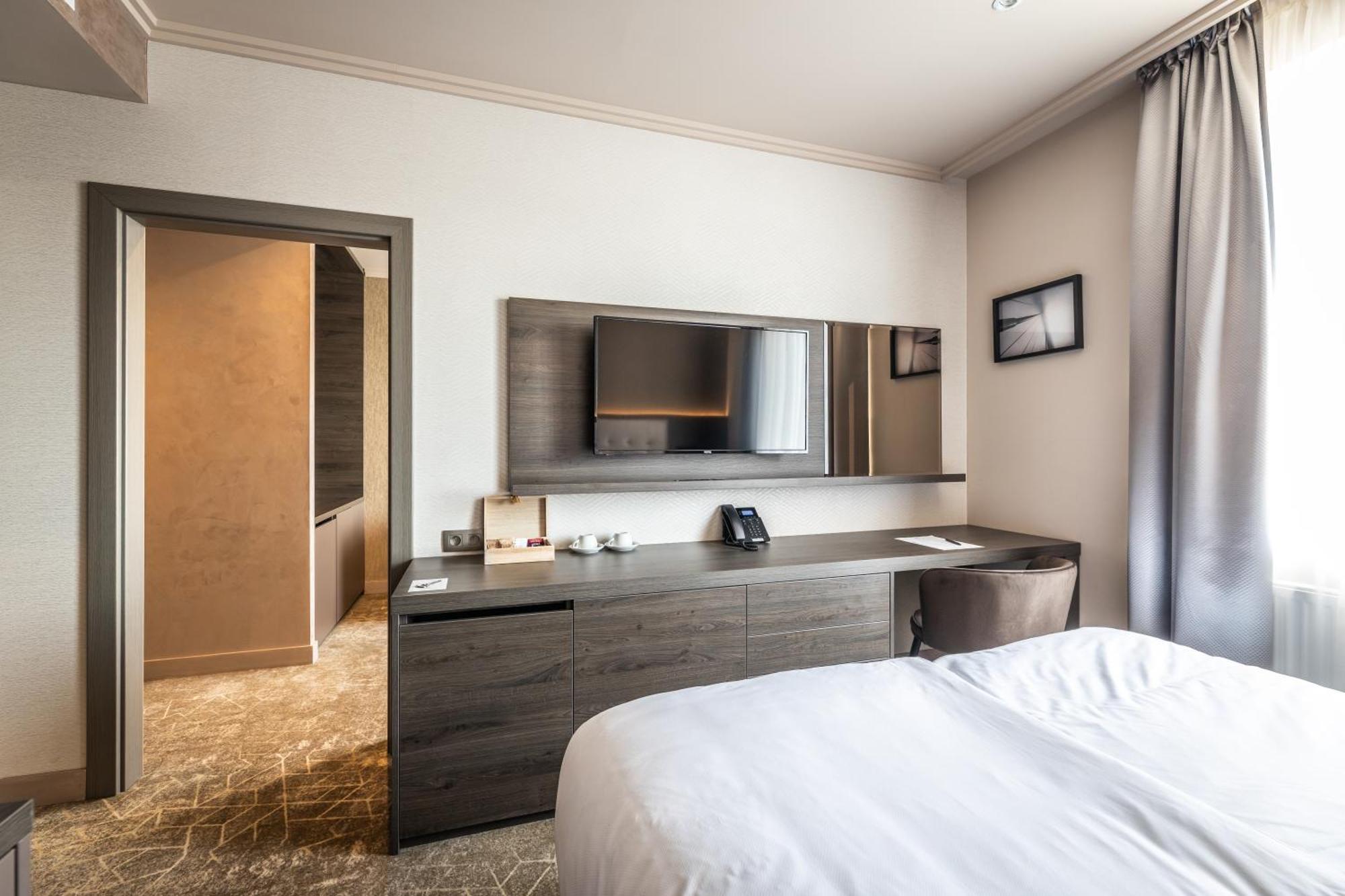 Hotel Europa Komárno Esterno foto