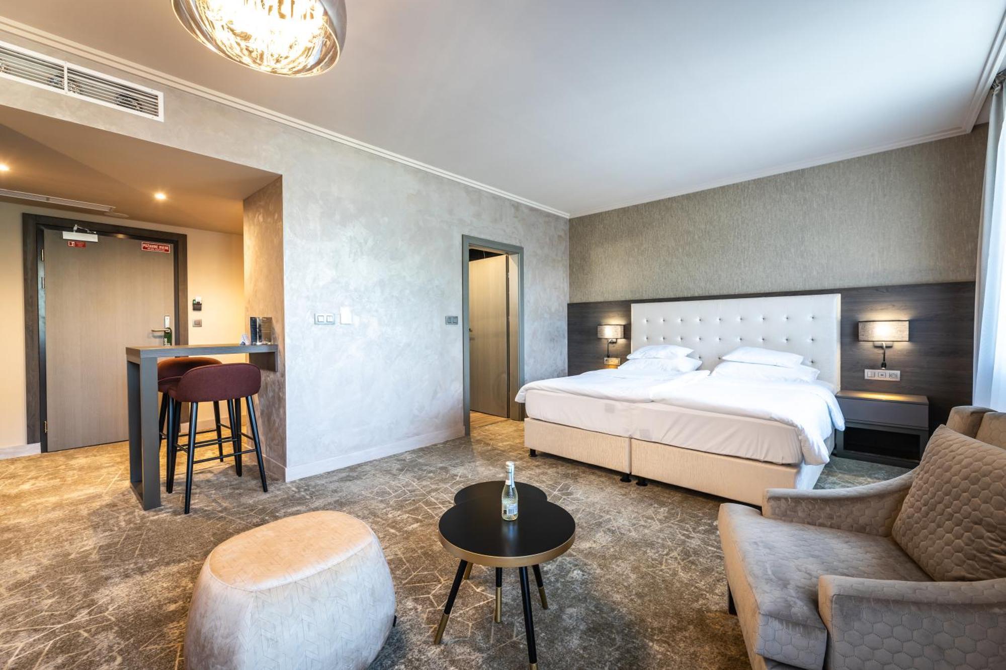 Hotel Europa Komárno Esterno foto